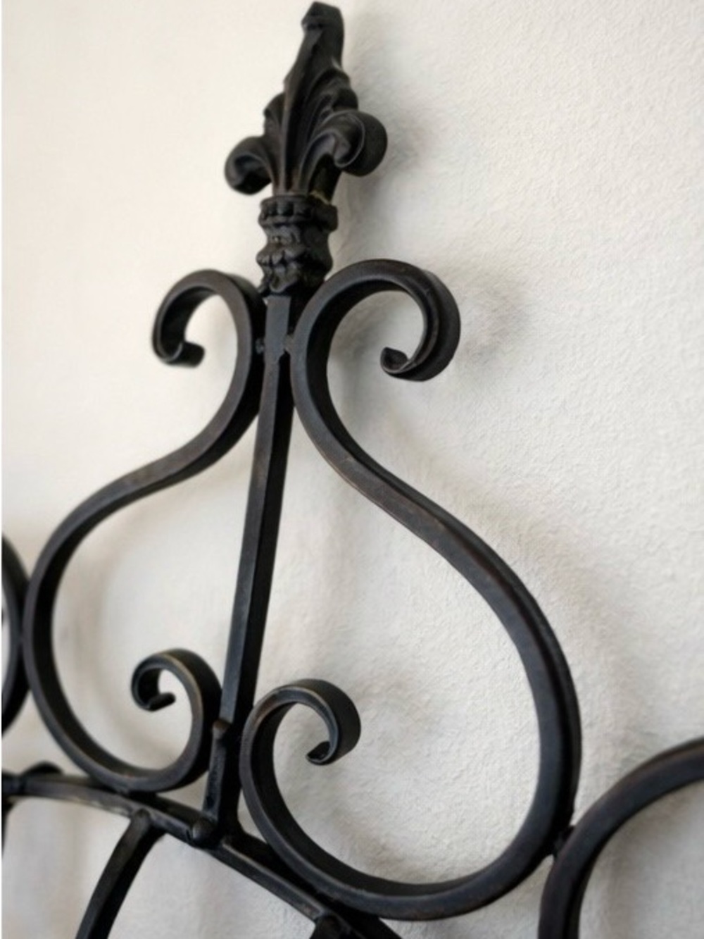 Vintage Wrought Iron Fleur-de-Lis Wall Hanging – Rustic Farmhouse Decor, 27” - Picture 5 of 6